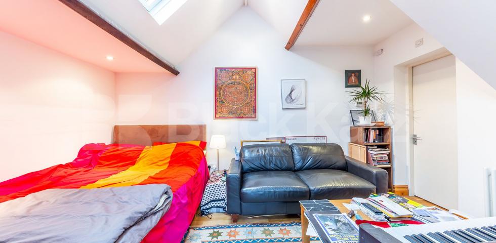 			NEW INSTRUCTION!, Studio Apartment, 1 bath, 1 reception Studio			 High Street, HORNSEY 