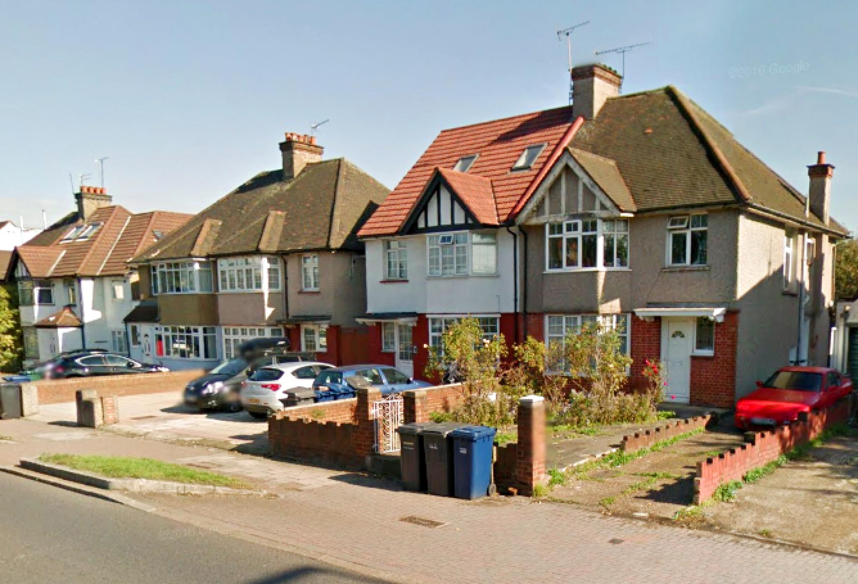 			NEW INSTRUCTION, 3 Bedroom, 1 bath, 1 reception Flat			 Hendon Way, GOLDERS GREEN/CHILDS HILL NW2