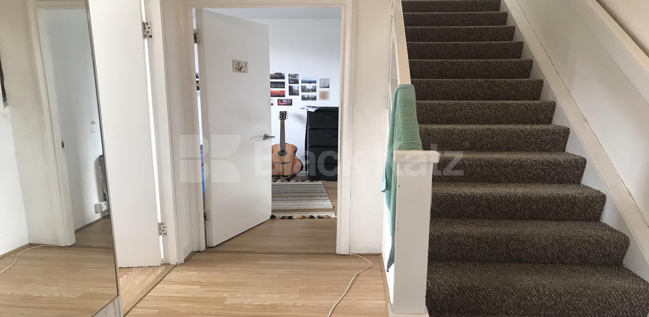 			UNDER OFFER , 3 Bedroom, 1 bath, 1 reception Flat			 Longland Court, Rolls Road, SE1