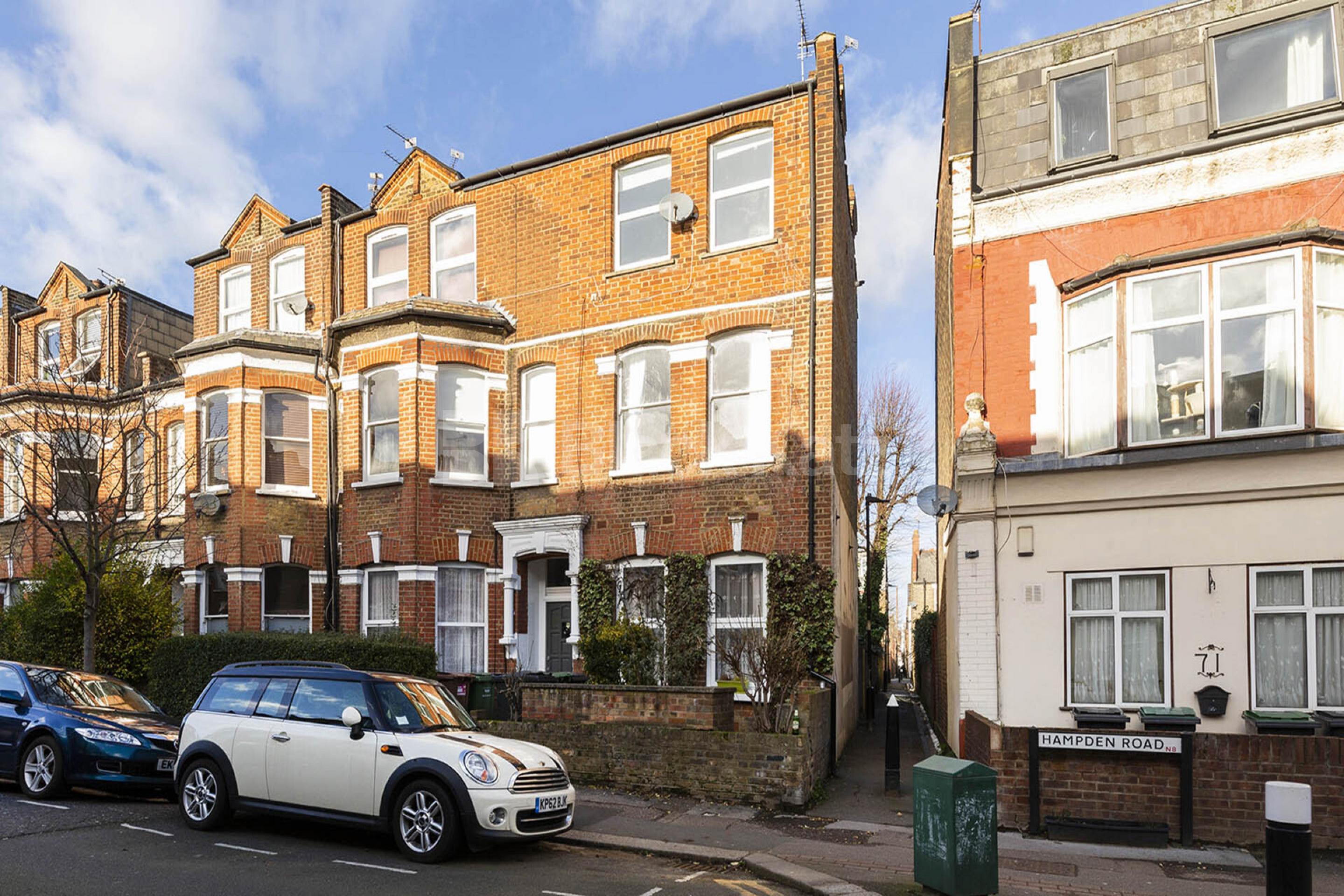 1 bedroom property on the top floor of a period conversion close to a tube  Hampden Road, Turnpike Lane  N8
