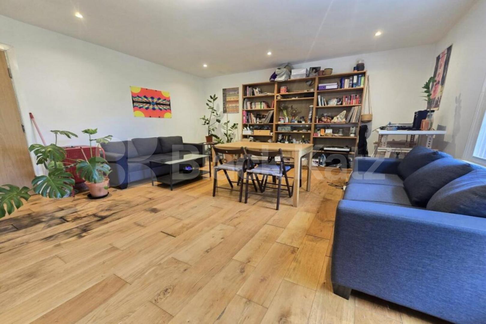 A spacious three double bedroom property located minutes to Caledonian Road Hartham Road, Caledonian Road