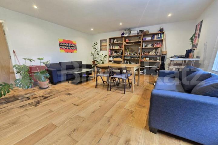 A spacious three double bedroom property located minutes to Caledonian Road Hartham Road, Caledonian Road