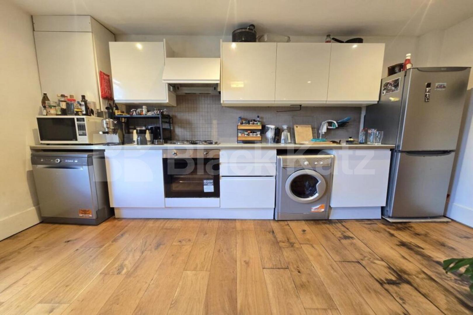 A spacious three double bedroom property located minutes to Caledonian Road Hartham Road, Caledonian Road