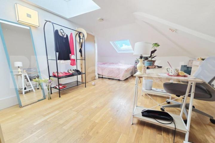 A spacious three double bedroom property located minutes to Caledonian Road Hartham Road, Caledonian Road