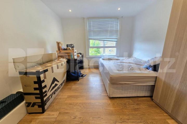 A spacious three double bedroom property located minutes to Caledonian Road Hartham Road, Caledonian Road