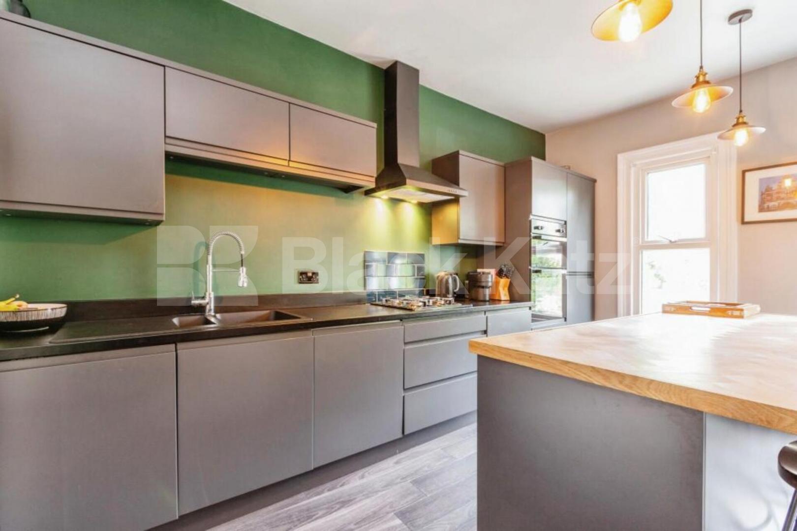 Spacious 3-Bedroom Apartment | 2 Bathrooms | Open-Plan Living Hermitage Road, Haringey