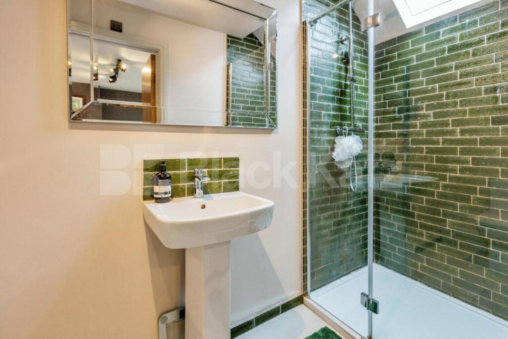 Spacious 3-Bedroom Apartment | 2 Bathrooms | Open-Plan Living Hermitage Road, Haringey