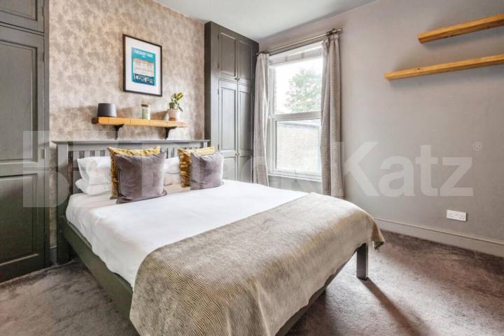 Spacious 3-Bedroom Apartment | 2 Bathrooms | Open-Plan Living Hermitage Road, Haringey