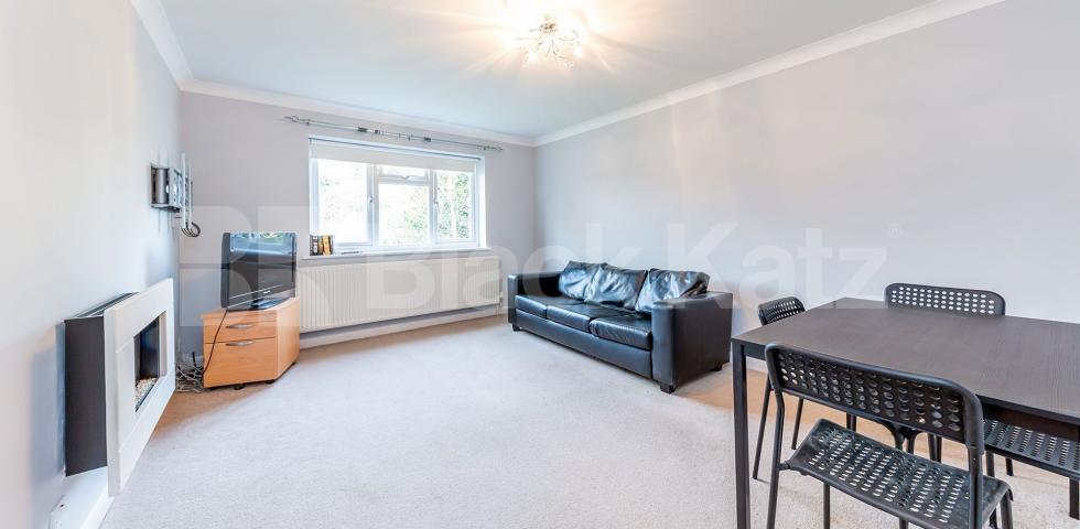 			NEW INSTRUCTION!, 2 Bedroom, 1 bath, 1 reception Flat			 Lyonsdown Road, Barnet