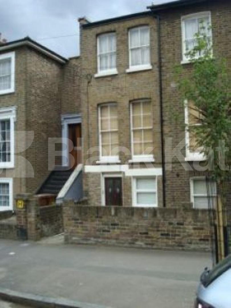 			1 Bedroom, 1 bath, 1 reception Flat			 Buckingham Road, ISLINGTON