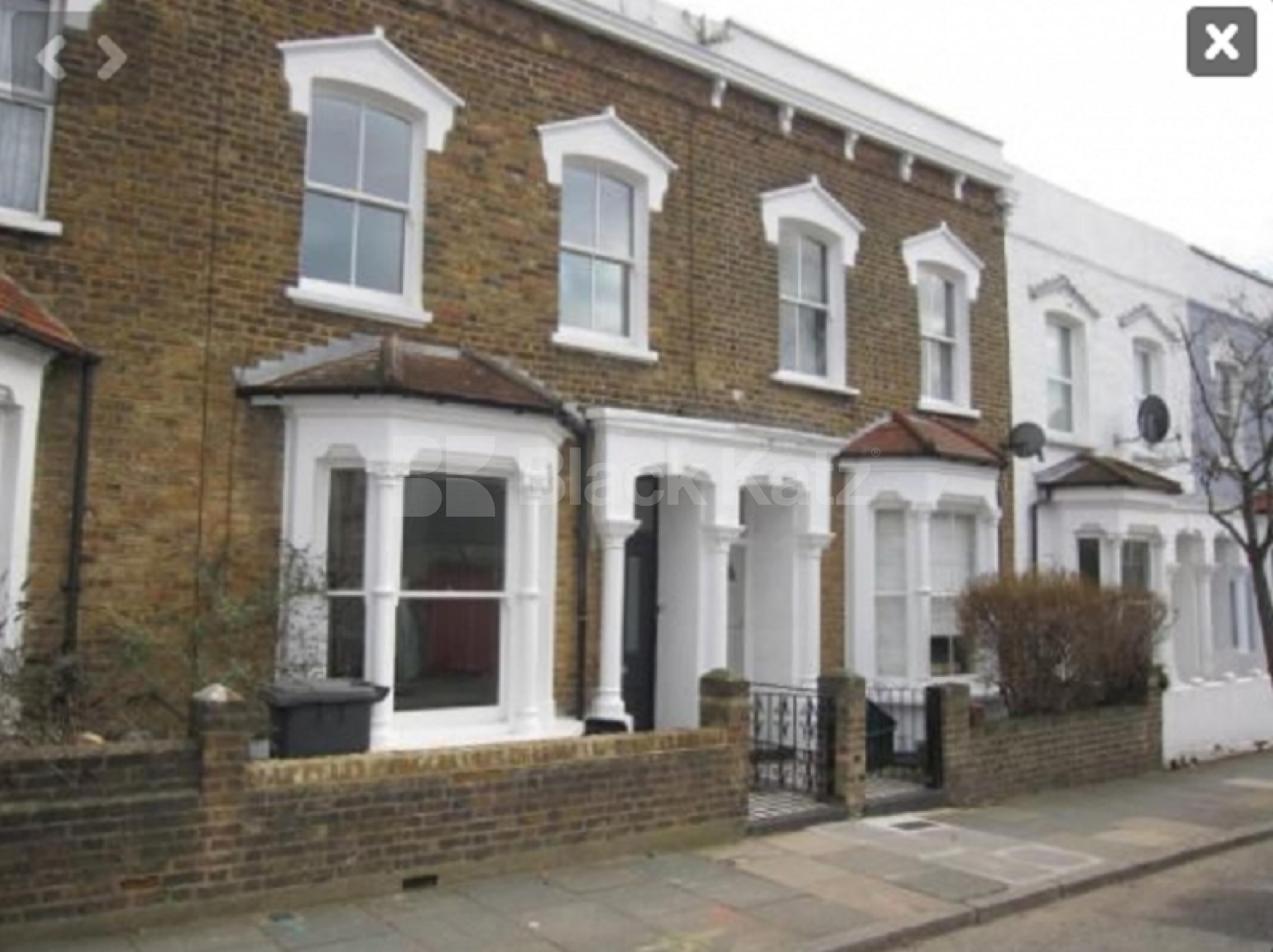 			STUNNING HOUSE!, 4 Bedroom, 1 bath, 1 reception House			 Kiver Road, UPPER HOLLOWAY N19