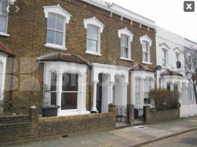 			STUNNING HOUSE!, 4 Bedroom, 1 bath, 1 reception House			 Kiver Road, UPPER HOLLOWAY