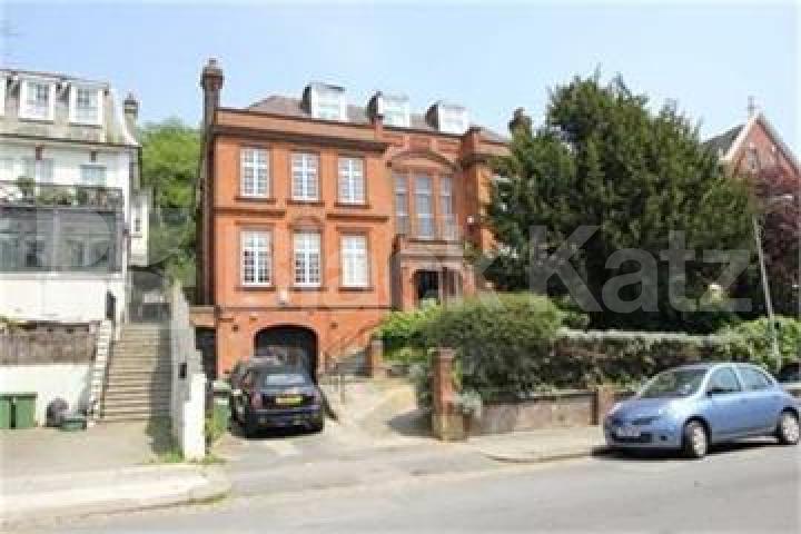 			Stunning loft style Penthouse, 2 Bedroom, 1 bath, 1 reception Penthouse			 Lindfield gardens, HAMPSTEAD