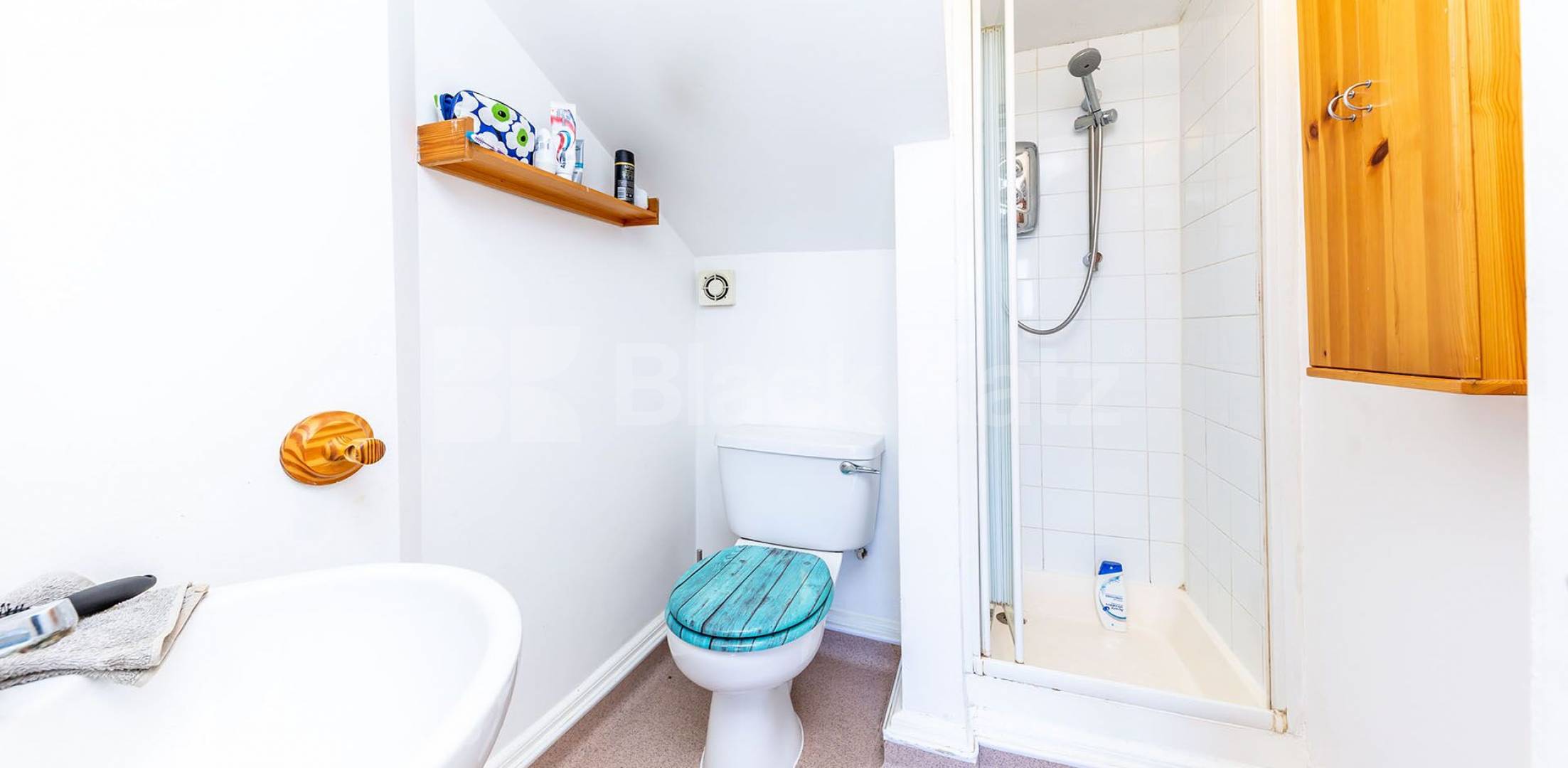 			INCLUDES THE COUNCIL TAX AND WATER RATES!, 2 Bedroom, 1 bath, 1 reception Flat			 Muswell Avenue, Muswell Hill