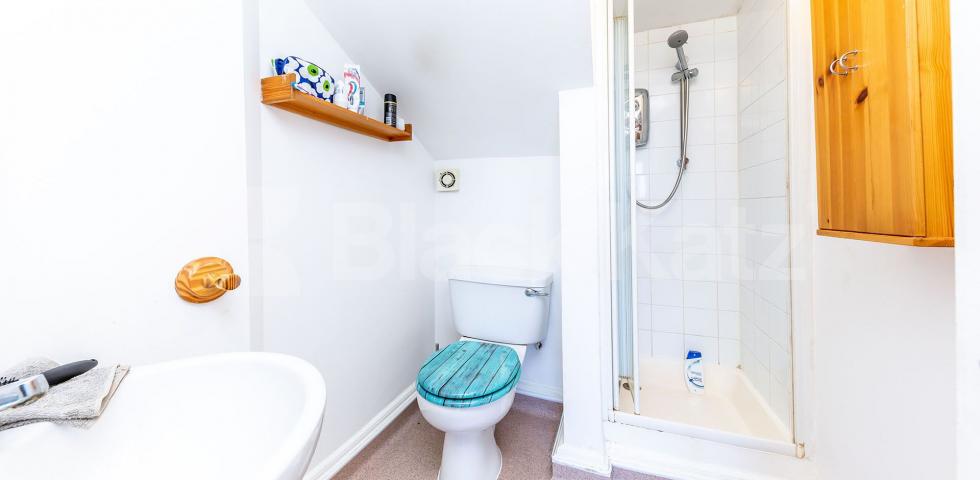 			INCLUDES THE COUNCIL TAX AND WATER RATES!, 2 Bedroom, 1 bath, 1 reception Flat			 Muswell Avenue, Muswell Hill