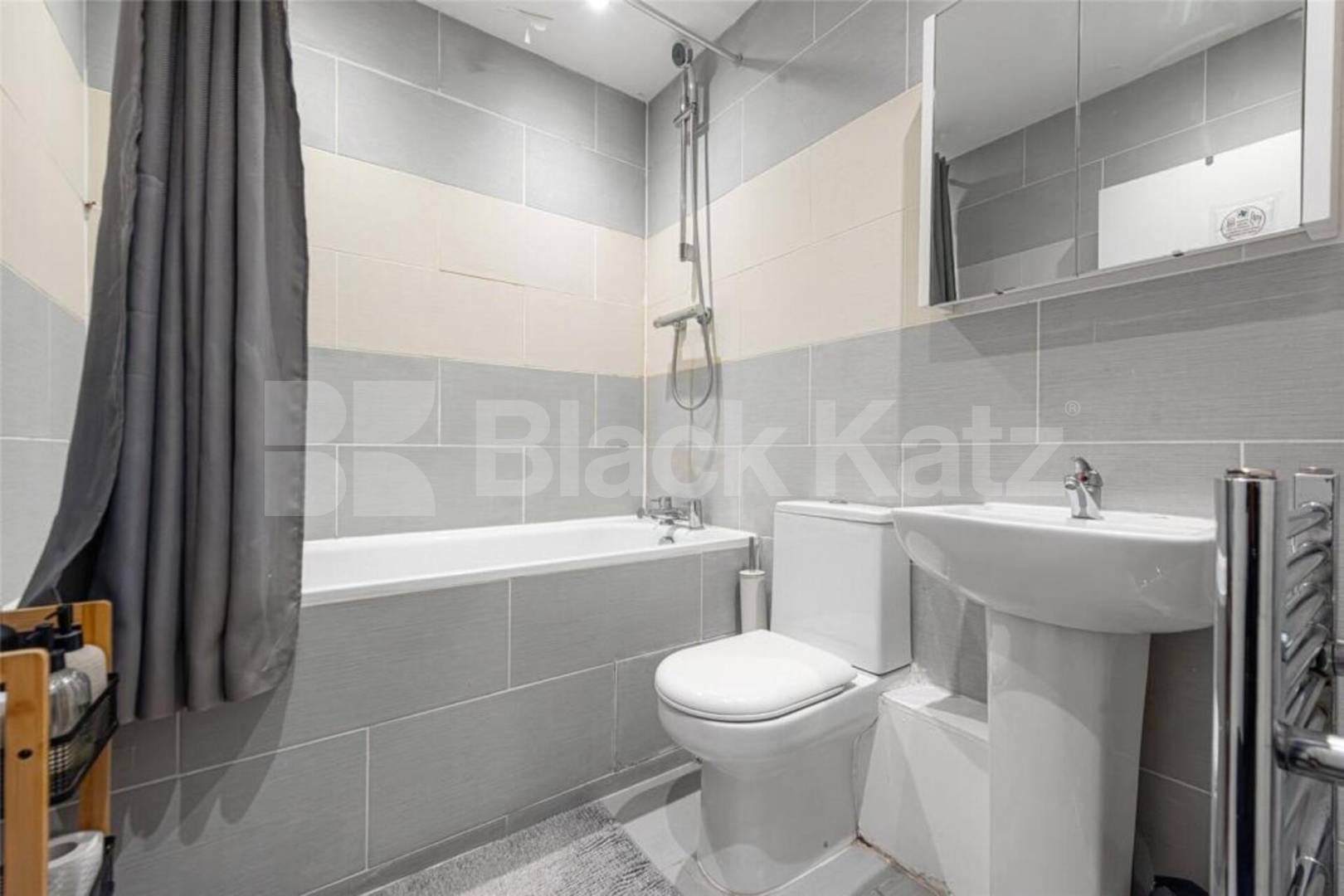 Spacious three double bedroom flat set within a period building on Holloway Road Holloway Road, Archway