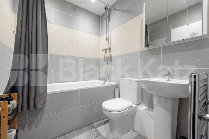 Spacious three double bedroom flat set within a period building on Holloway Road Holloway Road, Archway