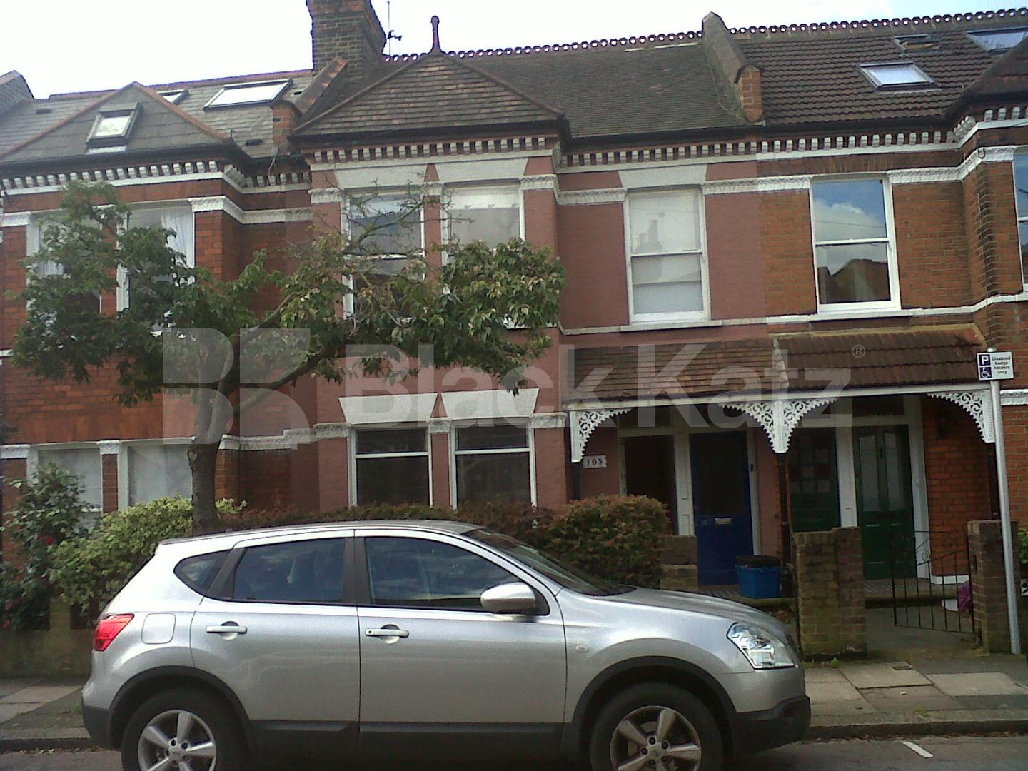 			2 Bedroom, 1 bath, 1 reception Ground Floor Flat			 Kingsway, Mortlake