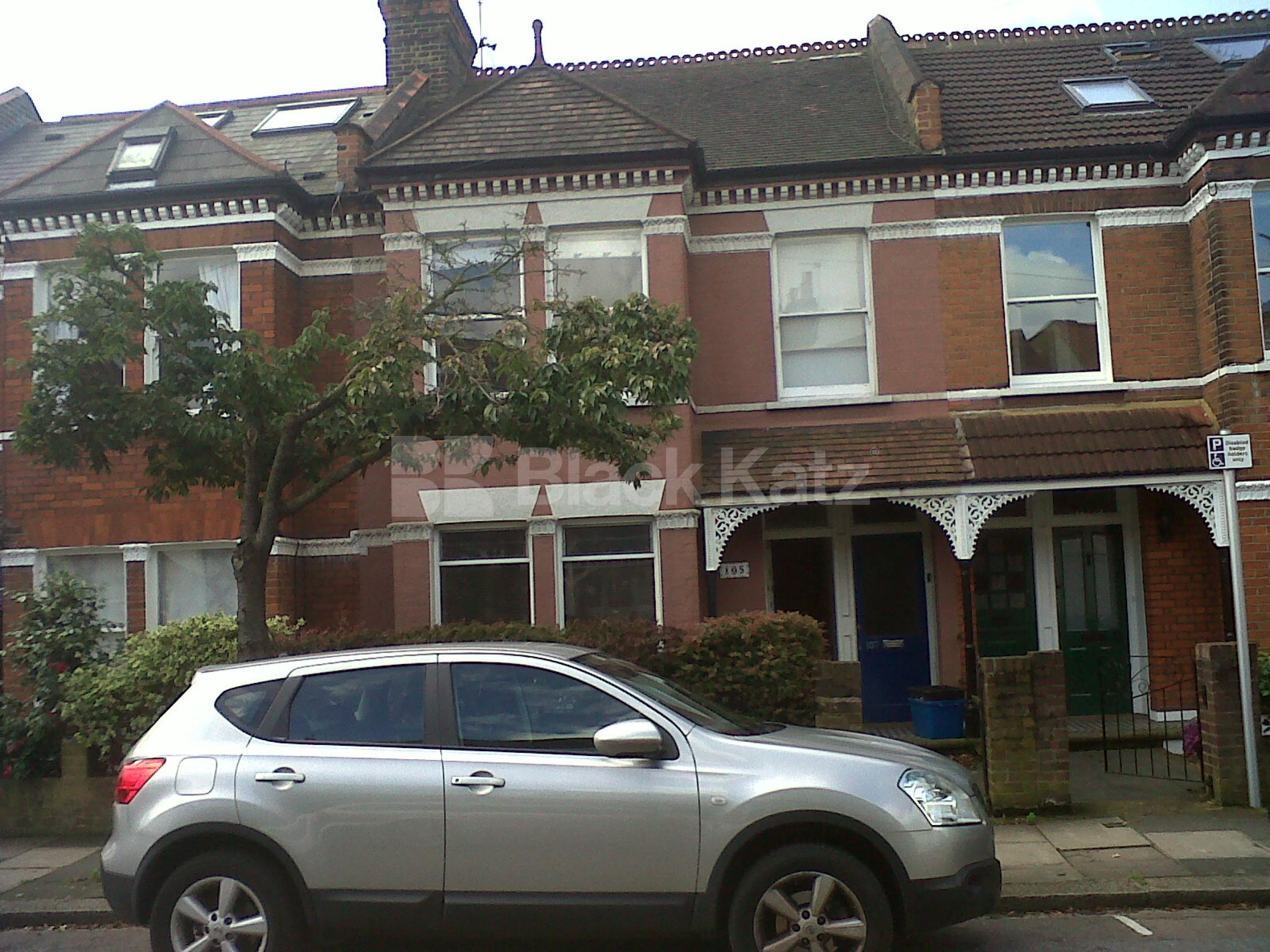 			2 Bedroom, 1 bath, 1 reception Ground Floor Flat			 Kingsway, Mortlake SW14