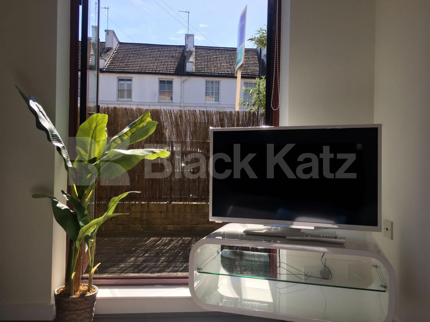 			New Instruction, 1 Bedroom, 1 bath, 1 reception Flat			 Barnsbury Grove, ISLINGTON/BARNSBURY