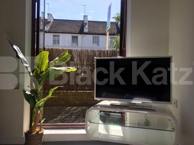 			New Instruction, 1 Bedroom, 1 bath, 1 reception Flat			 Barnsbury Grove, ISLINGTON/BARNSBURY