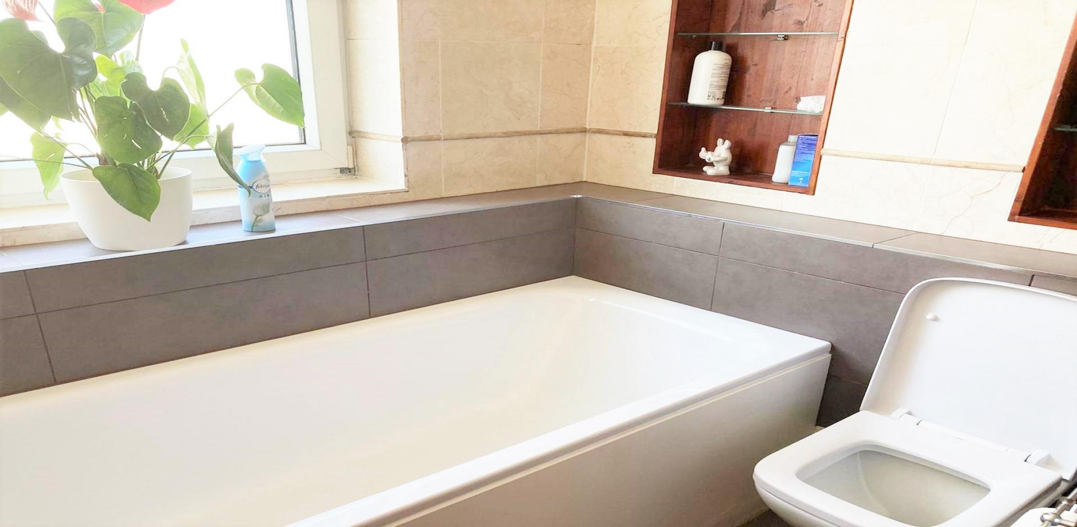 			3 Bedroom, 1 bath, 1 reception Flat			 Viceroy Close, EAST FINCHLEY