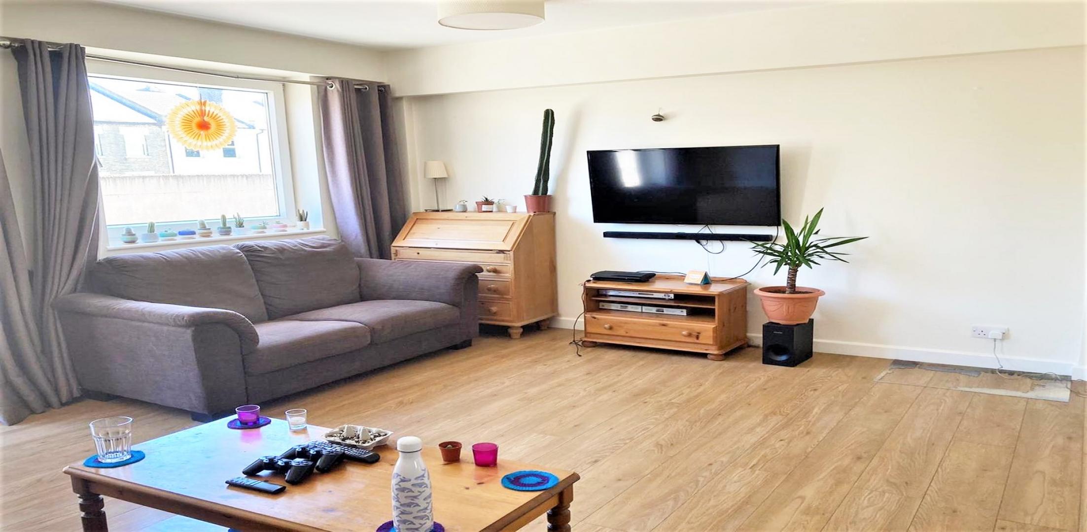 			3 Bedroom, 1 bath, 1 reception Flat			 Viceroy Close, EAST FINCHLEY