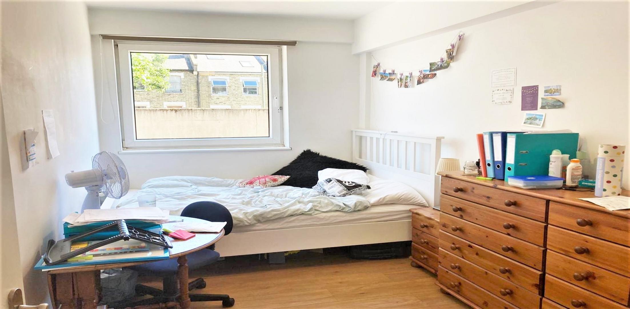 			3 Bedroom, 1 bath, 1 reception Flat			 Viceroy Close, EAST FINCHLEY