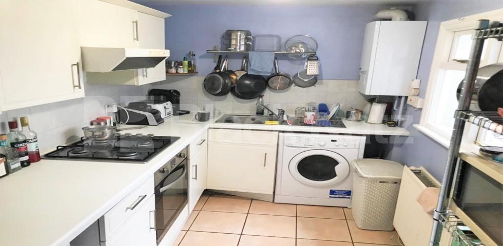 			PRIVATE GARDEN, 1 Bedroom, 1 bath, 1 reception Ground Floor Flat			 Redmore Road, HAMMERSMITH