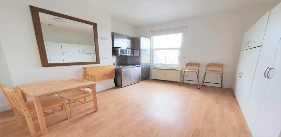 			WATER INCLUDED, Studio Apartment, 1 bath, 1 reception Apartment			 West End Lane, WEST HAMPSTEAD