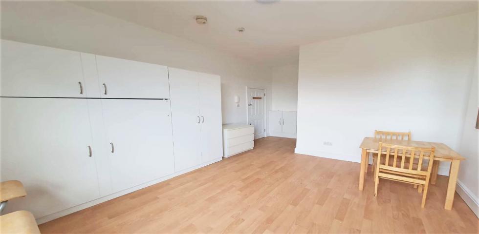			WATER INCLUDED, Studio Apartment, 1 bath, 1 reception Apartment			 West End Lane, WEST HAMPSTEAD