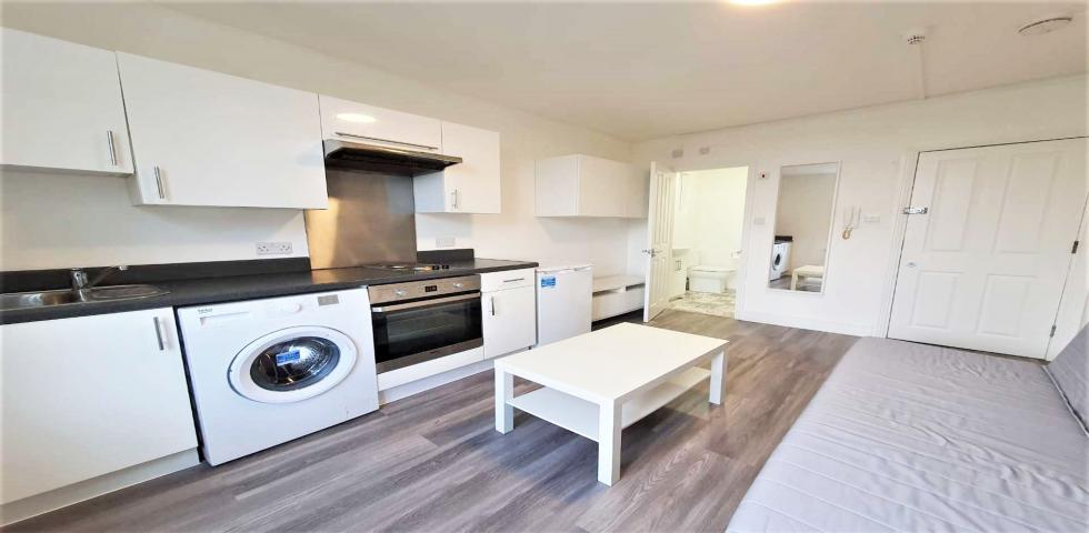 			Studio Apartment, 1 bath, 1 reception Apartment			 West End Lane, WEST HAMPSTEAD