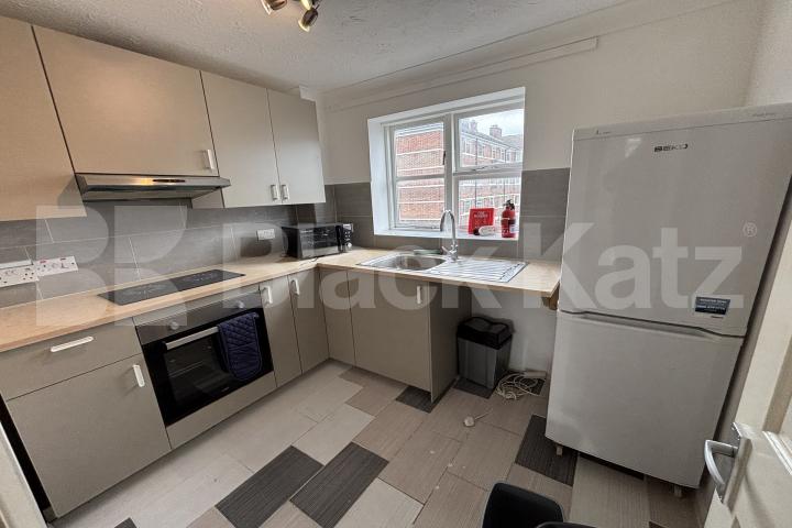 Duplex apartment flooded with natural light and very good storage Cadet Drive , Bermondsey