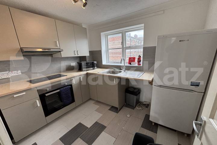 Duplex apartment flooded with natural light and very good storage Cadet Drive , Bermondsey