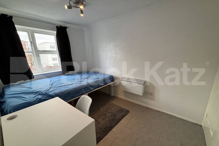 Duplex apartment flooded with natural light and very good storage Cadet Drive , Bermondsey