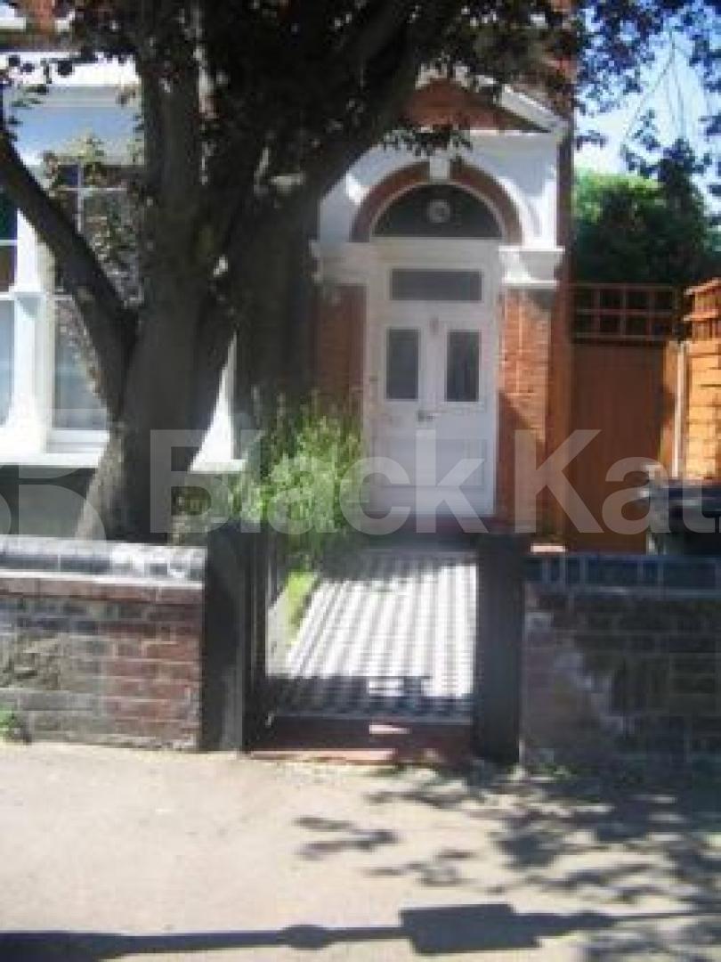 			LET, 2 Bedroom, 1 bath, 1 reception Flat			 Fairfield Gardens, CROUCH END N8