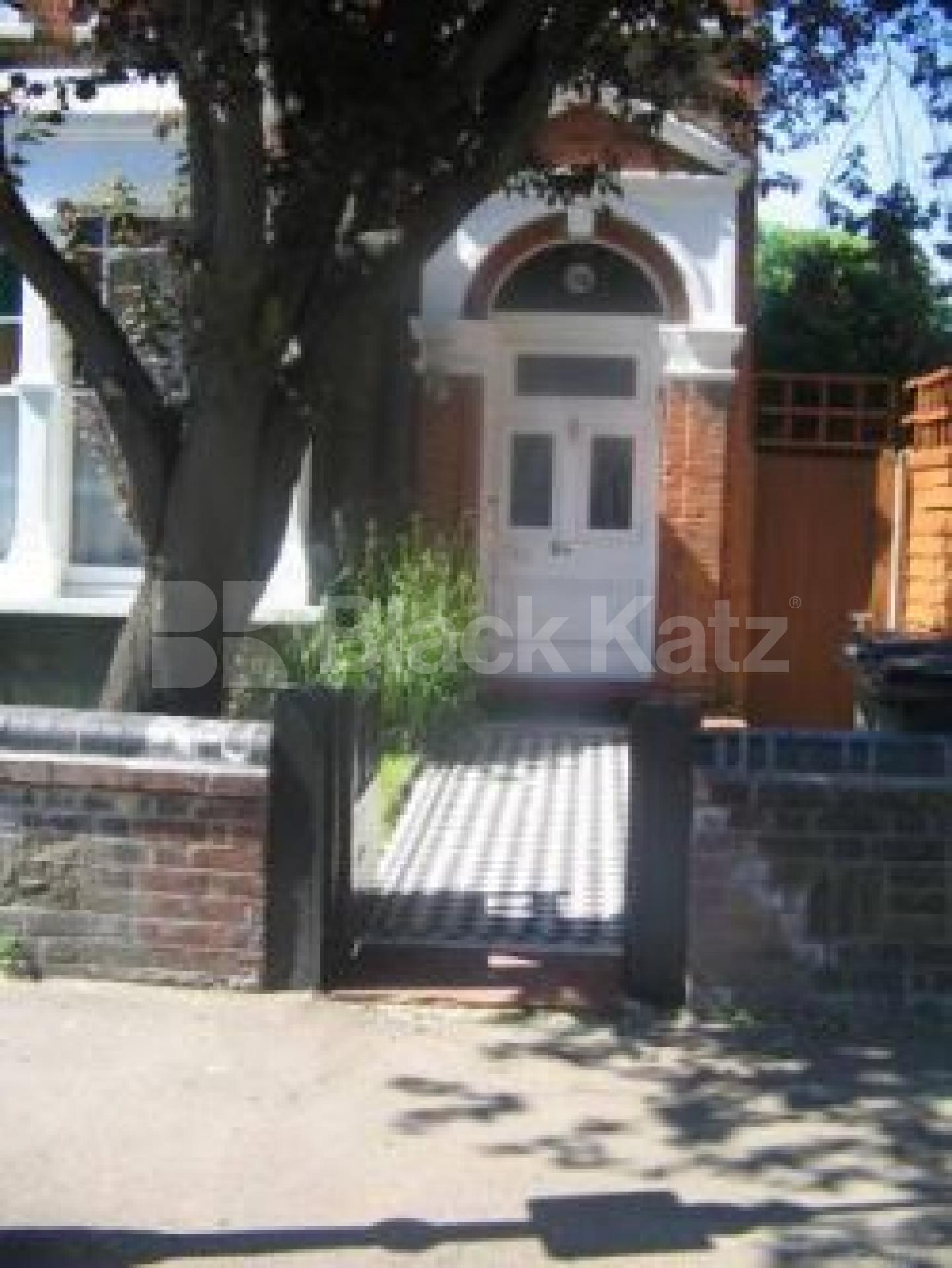 			LET, 2 Bedroom, 1 bath, 1 reception Flat			 Fairfield Gardens, CROUCH END N8 N8