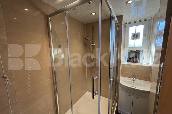 			3 Bedroom, 1 bath, 0 reception Apartment			 Harper Road , Borough/Elephant and Castle