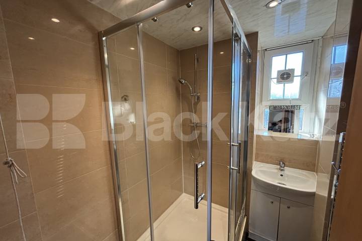 Superbly located & recently redecorated   Harper Road , Borough/Elephant and Castle
