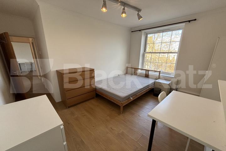 			3 Bedroom, 1 bath, 0 reception Apartment			 Harper Road , Borough/Elephant and Castle