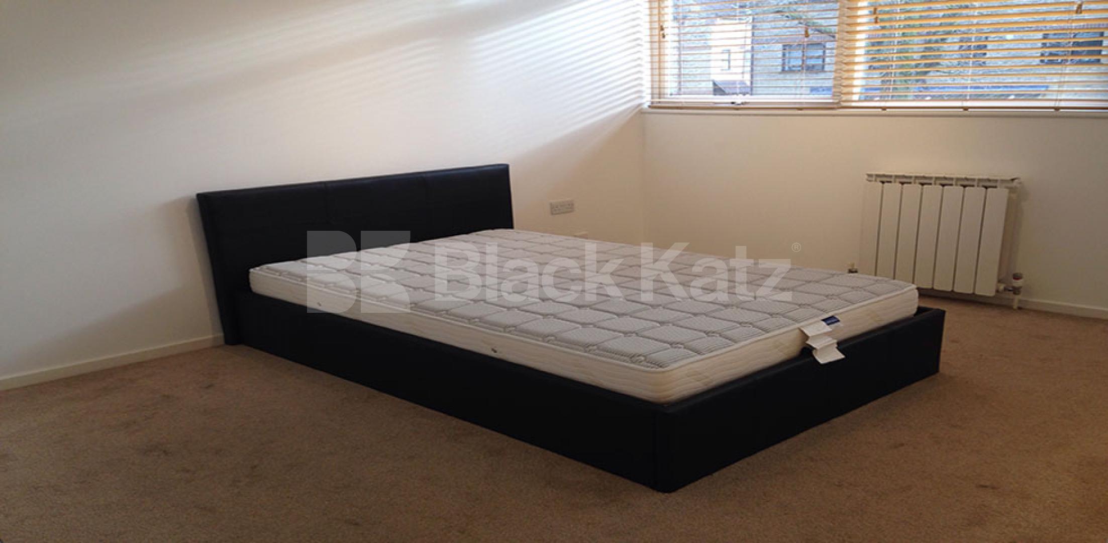 			NEW INSTRUCTION, 4 Bedroom, 1 bath, 1 reception House			 Birkwood Close , Clapham Park