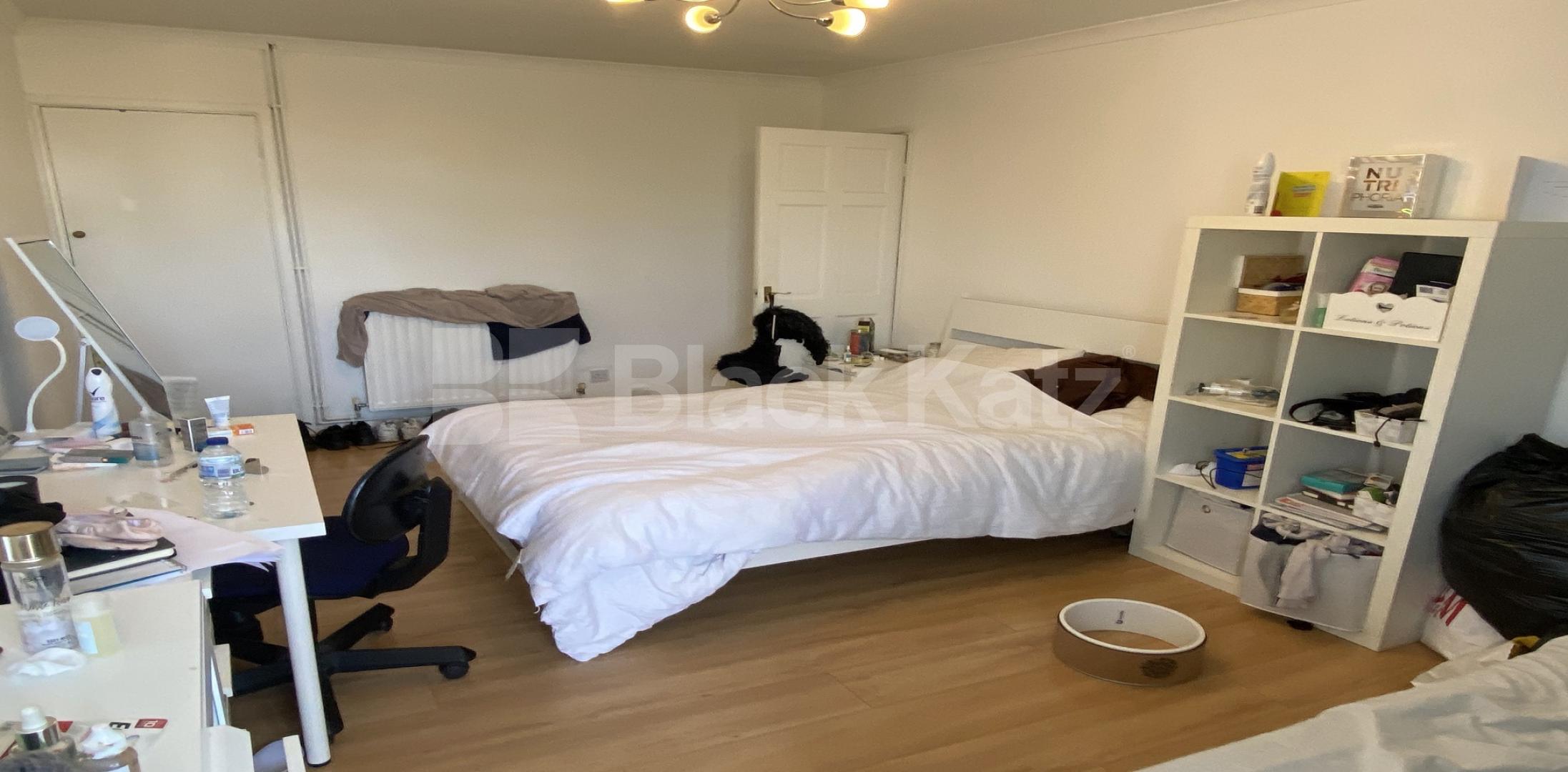 Superbly located duplex apartment with balcony  Culpepper Court Kennington Road , Lambeth North/Kennington 