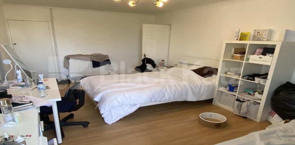 Superbly located duplex apartment with balcony  Culpepper Court Kennington Road , Lambeth North/Kennington 