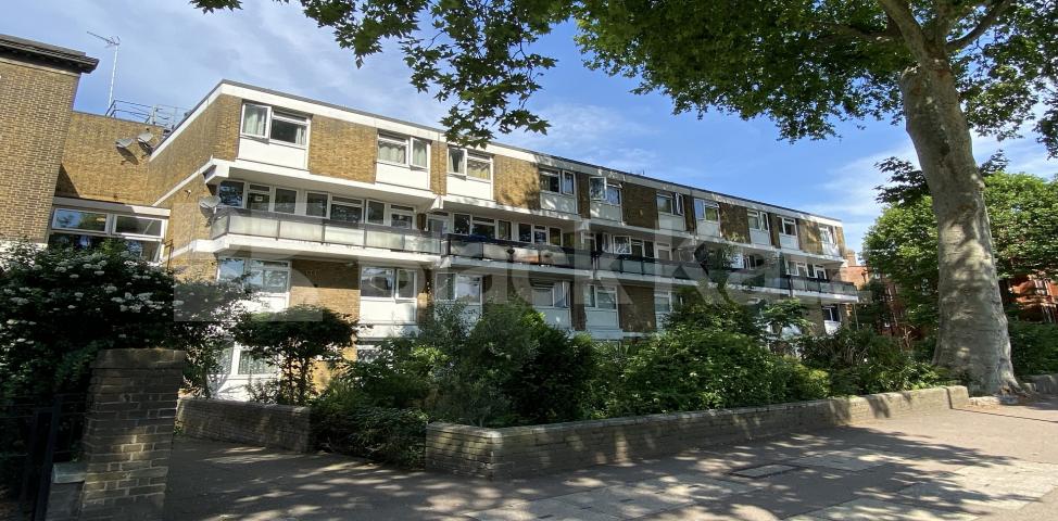 Superbly located duplex apartment with balcony  Culpepper Court Kennington Road , Lambeth North/Kennington 