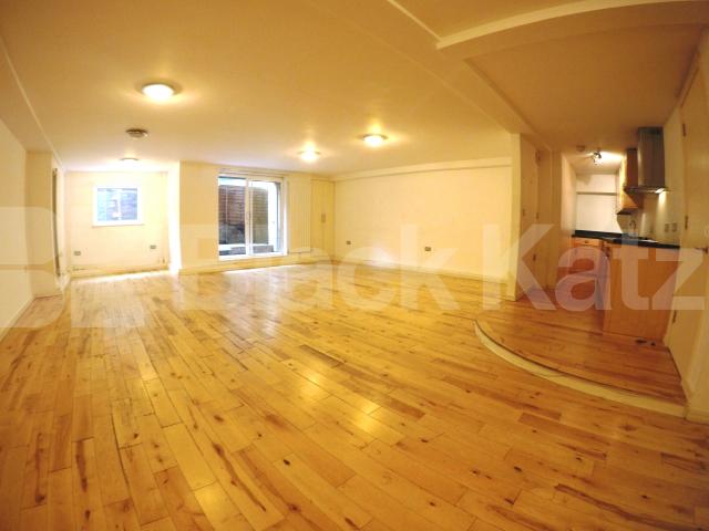 			NEW INSTRUCTION , 2 Bedroom, 1 bath, 1 reception Ground Floor Flat			 Shad Thames, Tower Bridge