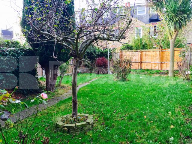 			NEW INSTRUCTION, 4 Bedroom, 1 bath, 1 reception Apartment			 Melbourne Grove, East Dulwich