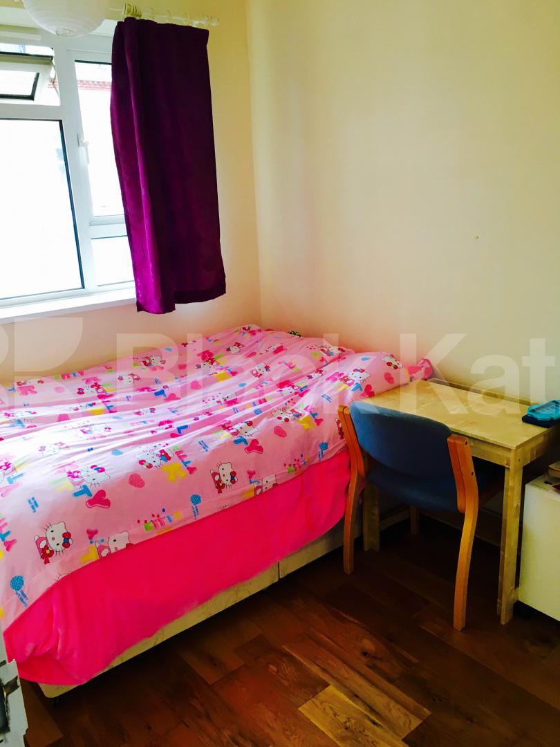 			NEW INSTRUCTION, 4 Bedroom, 1 bath, 1 reception Apartment			 Melbourne Grove, East Dulwich