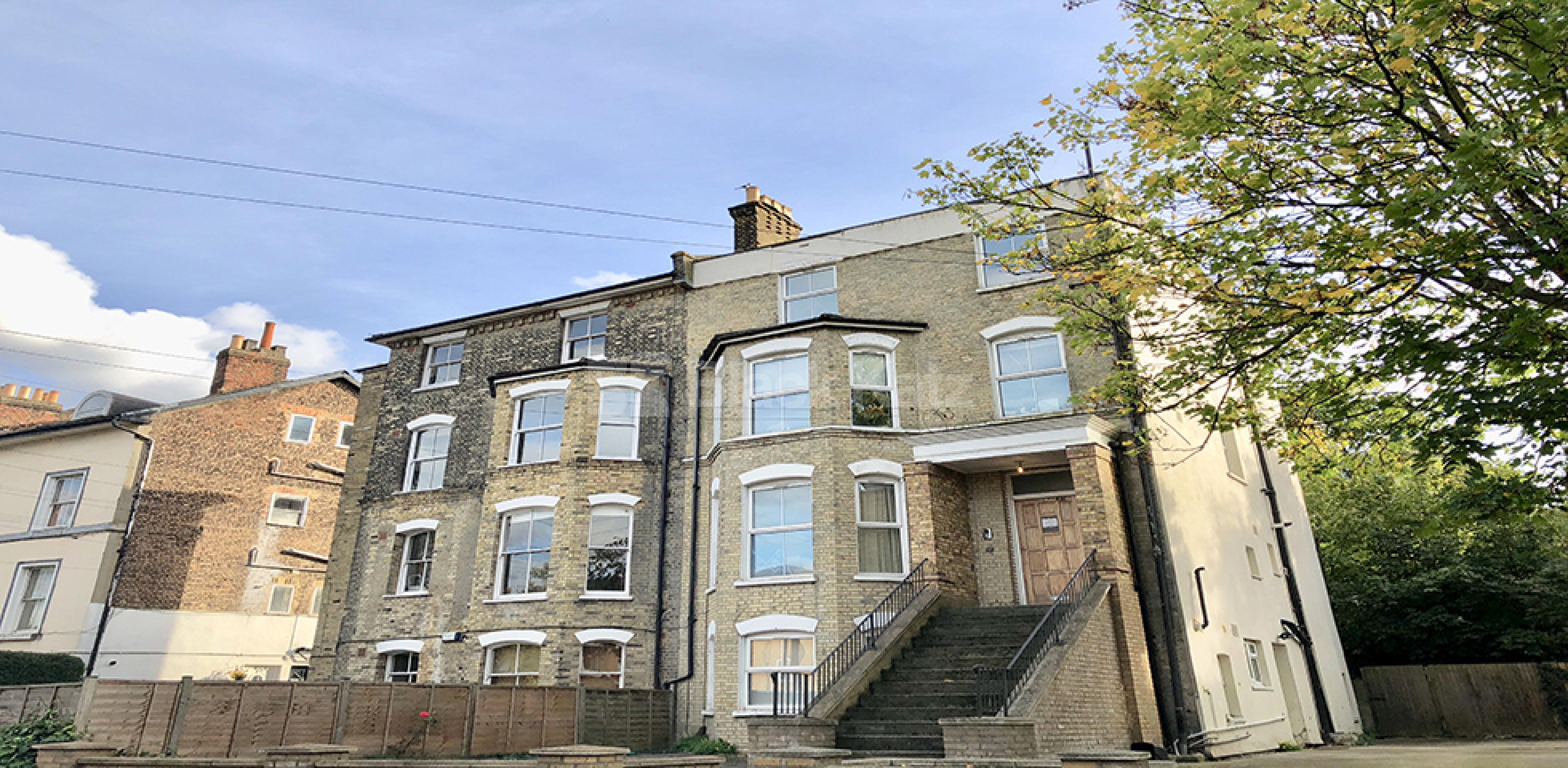 			LET , 2 Bedroom, 1 bath, 1 reception Apartment			 Knollys Road, Tulse Hill/ Streatham Hill SW16