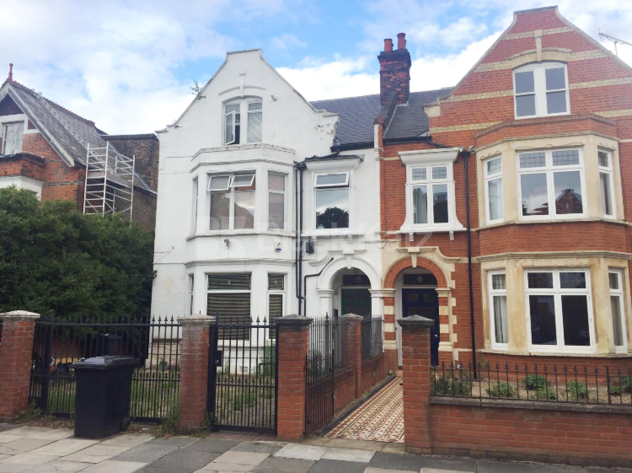 			1200sqf APARTMENT WITH PRIVATE GARDEN , 1 Bedroom, 1 bath, 1 reception Apartment			 Birch Grove , ACTON  W3