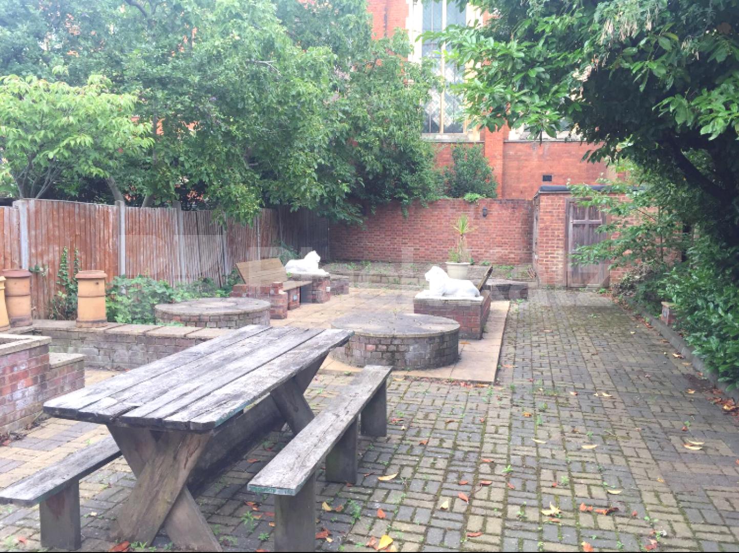 			1200sqf APARTMENT WITH PRIVATE GARDEN , 1 Bedroom, 1 bath, 1 reception Apartment			 Birch Grove , ACTON 